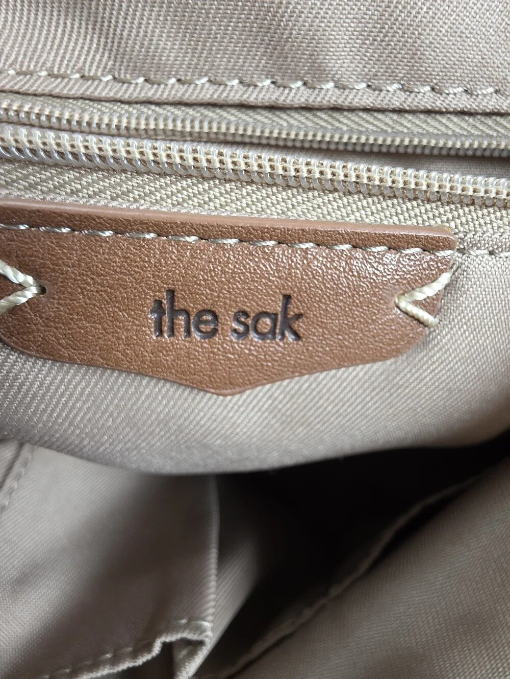 The Sak Los Feliz Crossbody bag in a soft sage green leather Purse - Picture 2 of 11